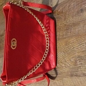 Coral handbag with gold hardware new❤️